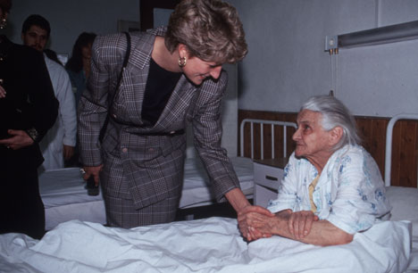 She gave shelter to a homeless lady (http://www.howtofeelgood.org/princess-diana-tribut ())